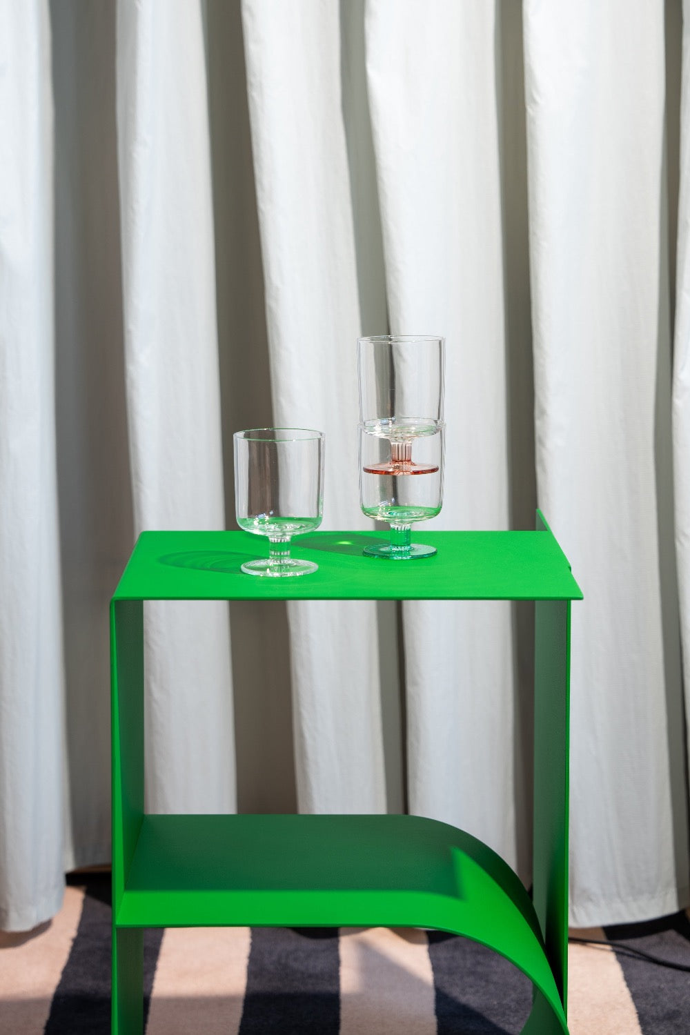 Set of 2 clear and green Eddie wine glasses