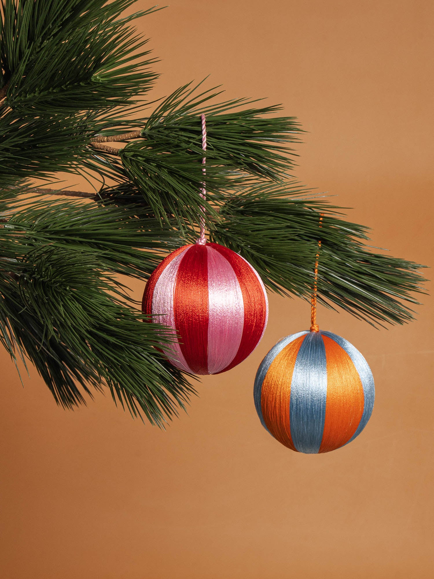 Stripe Baubles L 4" - Red / Pink