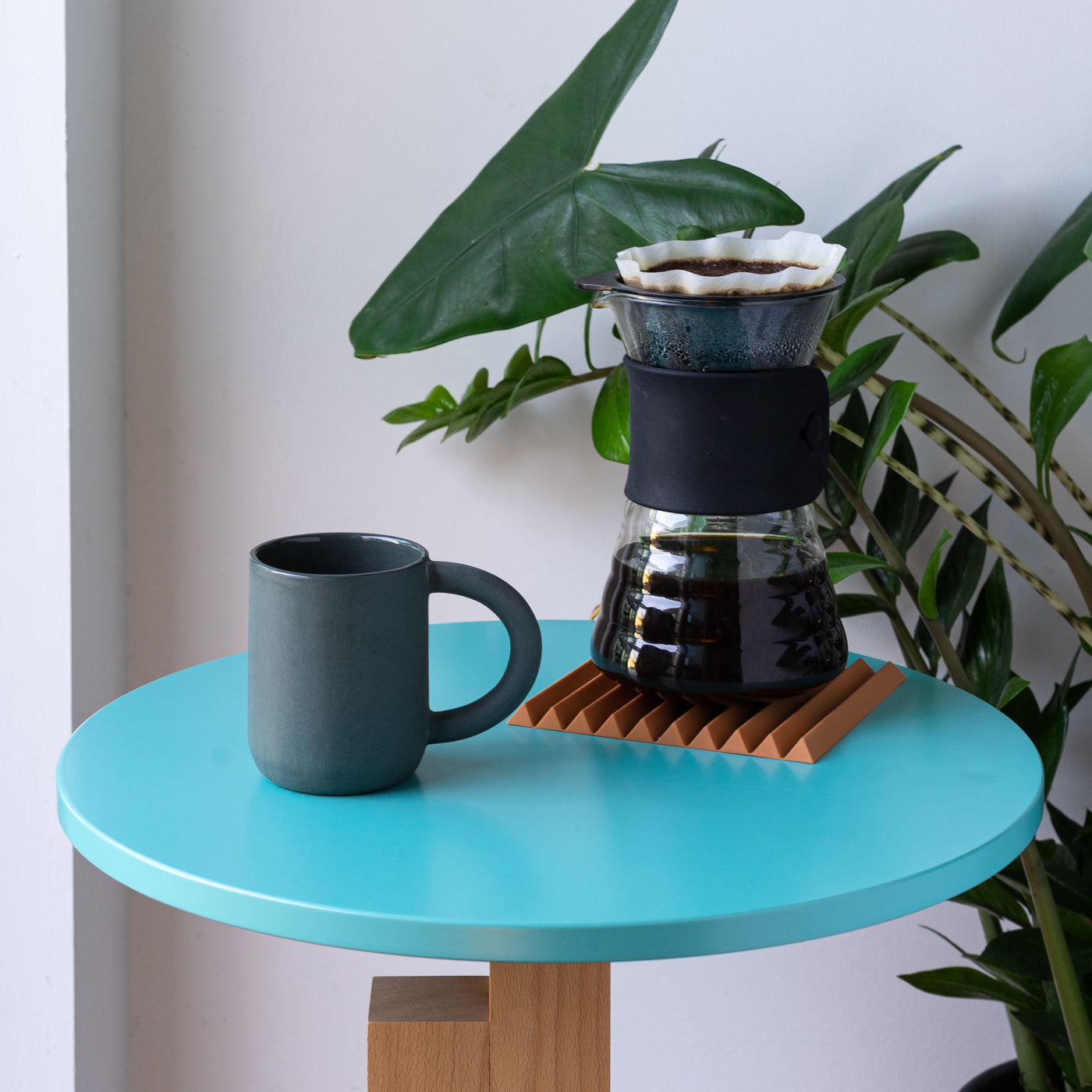 laureanne kootstra design hand made ceramic black porcelain mug